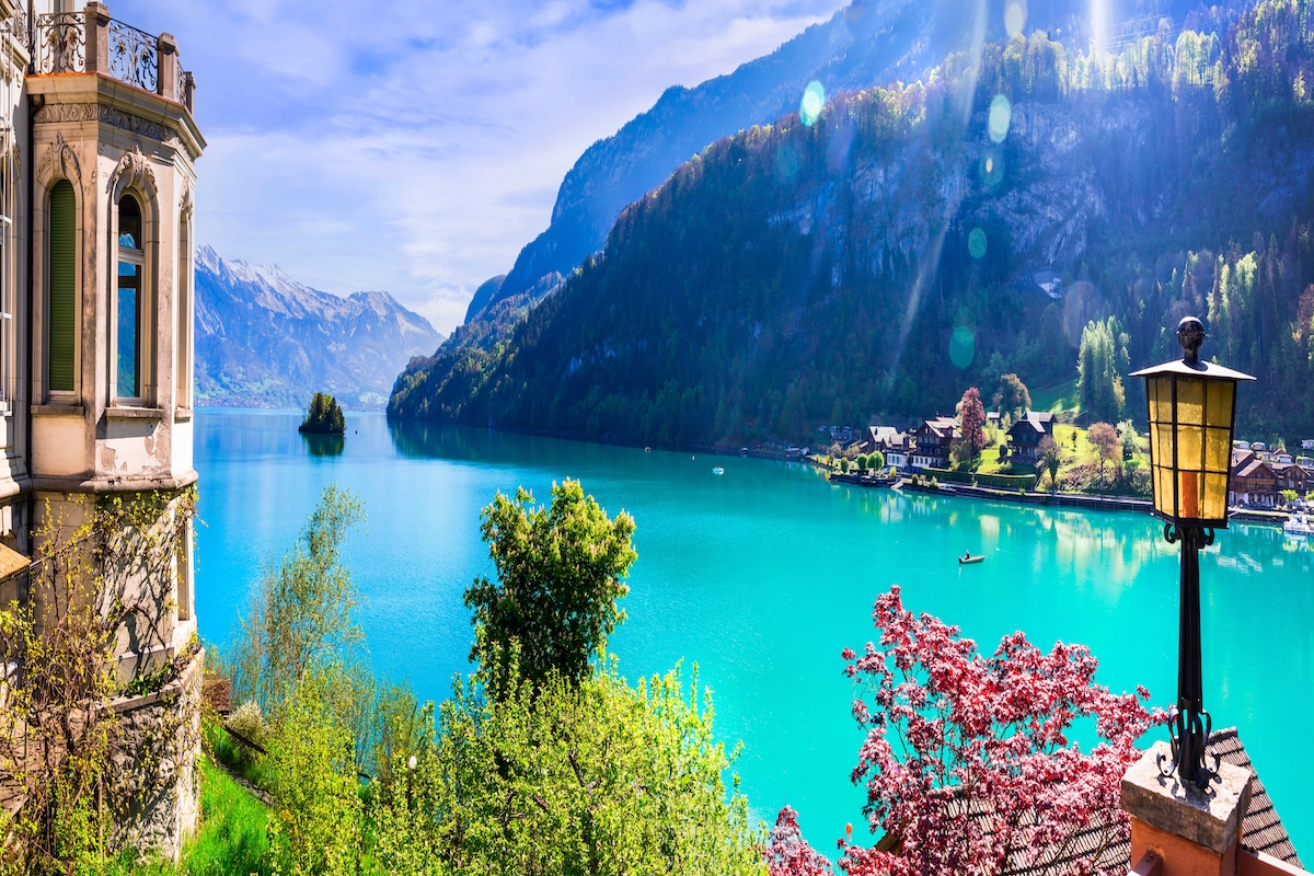 Stunning,Idylic,Nature,Scenery,Of,Lake,Brienz,With,Turquoise,Waters.